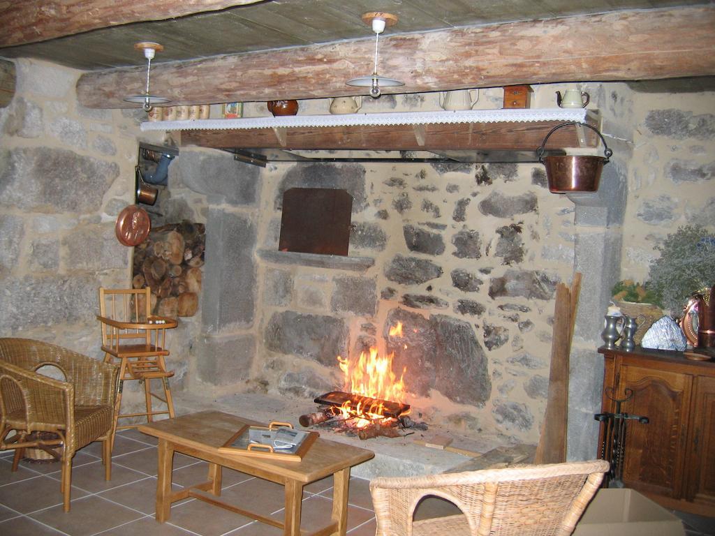 Medeyrolles La Ferme Des Genets B&B 외부 사진