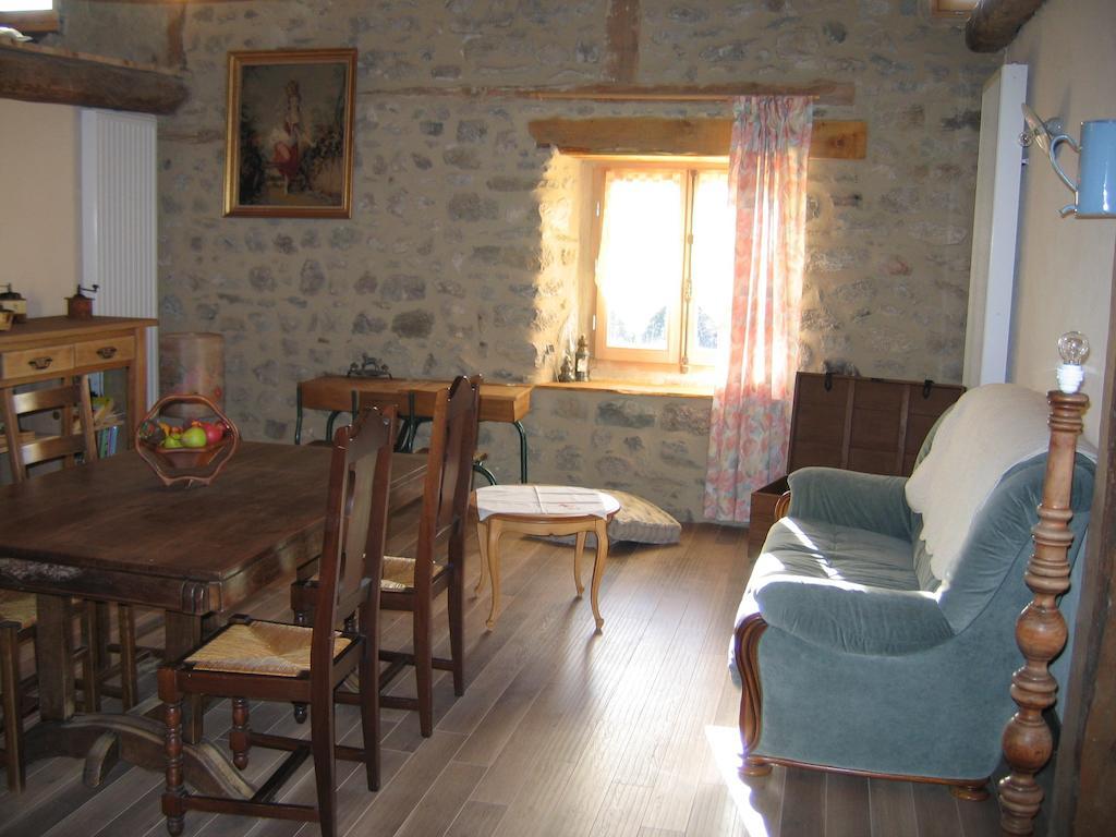 Medeyrolles La Ferme Des Genets B&B 외부 사진