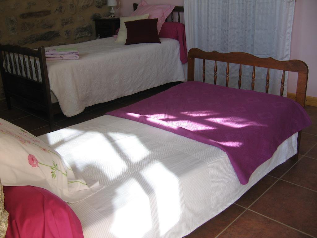 Medeyrolles La Ferme Des Genets B&B 객실 사진