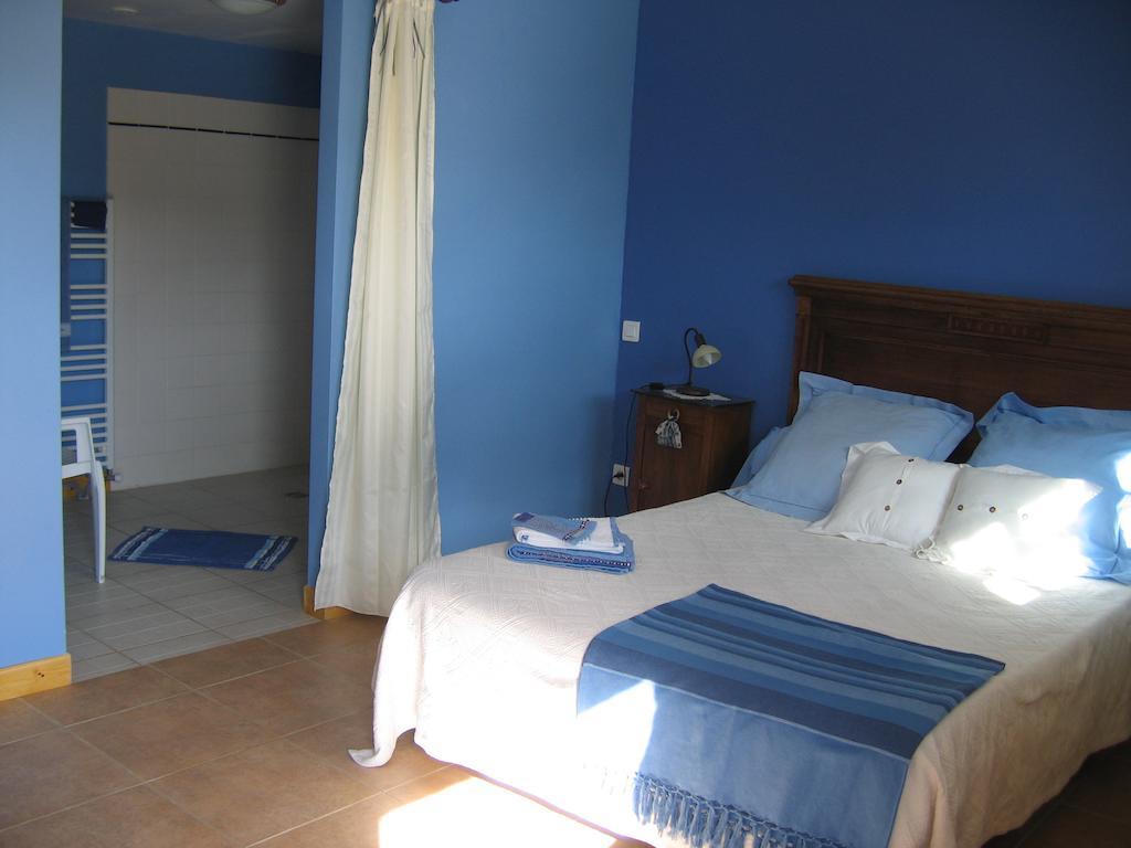 Medeyrolles La Ferme Des Genets B&B 객실 사진