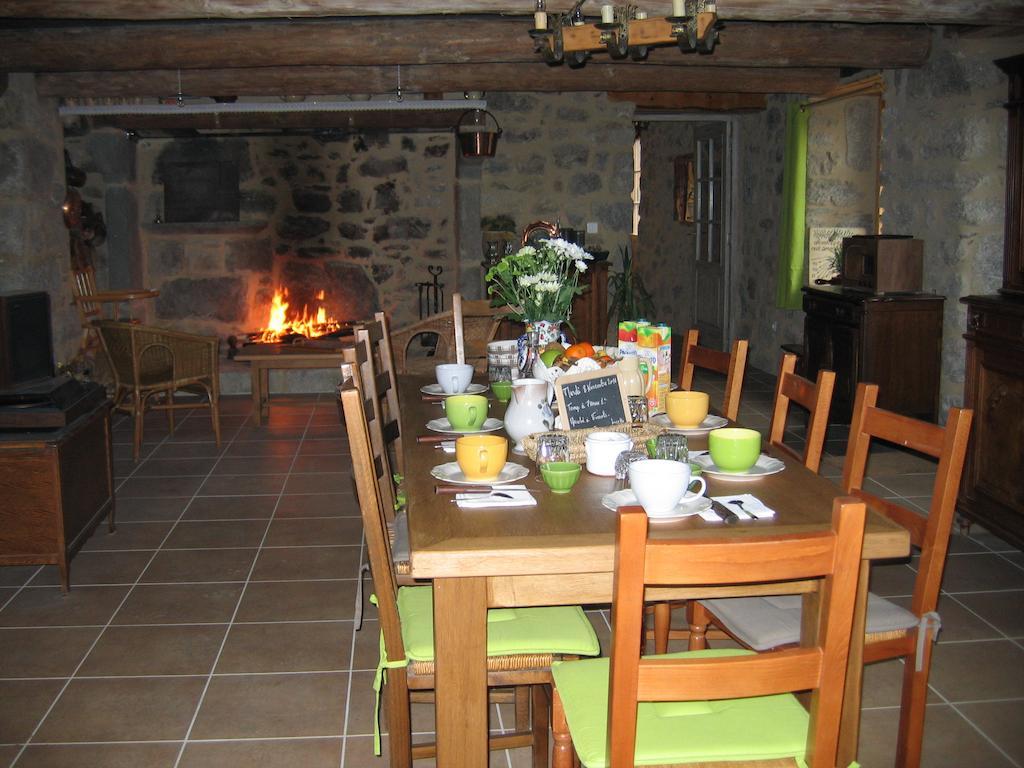 Medeyrolles La Ferme Des Genets B&B 외부 사진